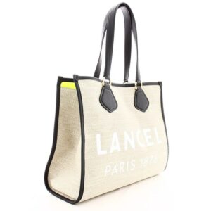 Les accessoires indispensables du sac à main - Le Parisien